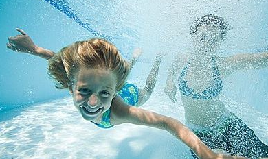 游泳可以让孩子变聪明? 家长还犹豫什么